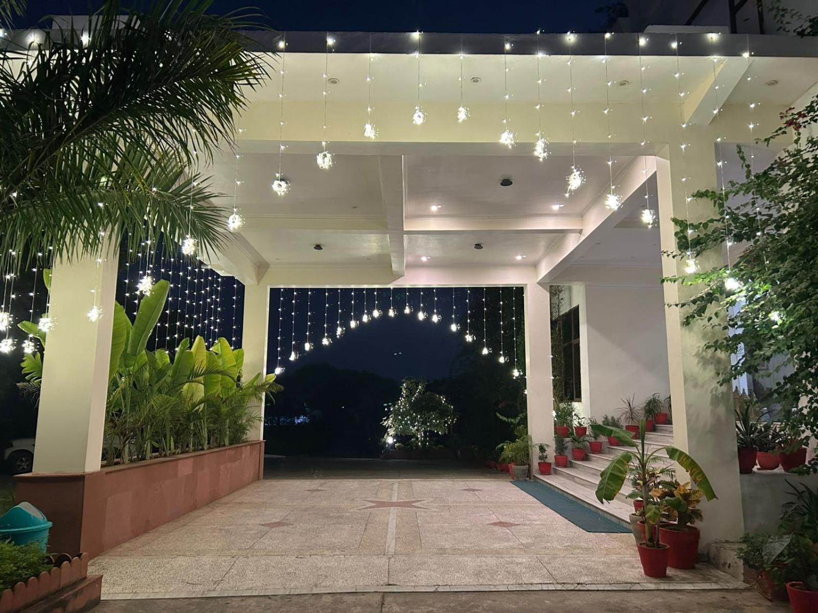 Gautam Hotels & Resorts Khajuraho Exterior photo