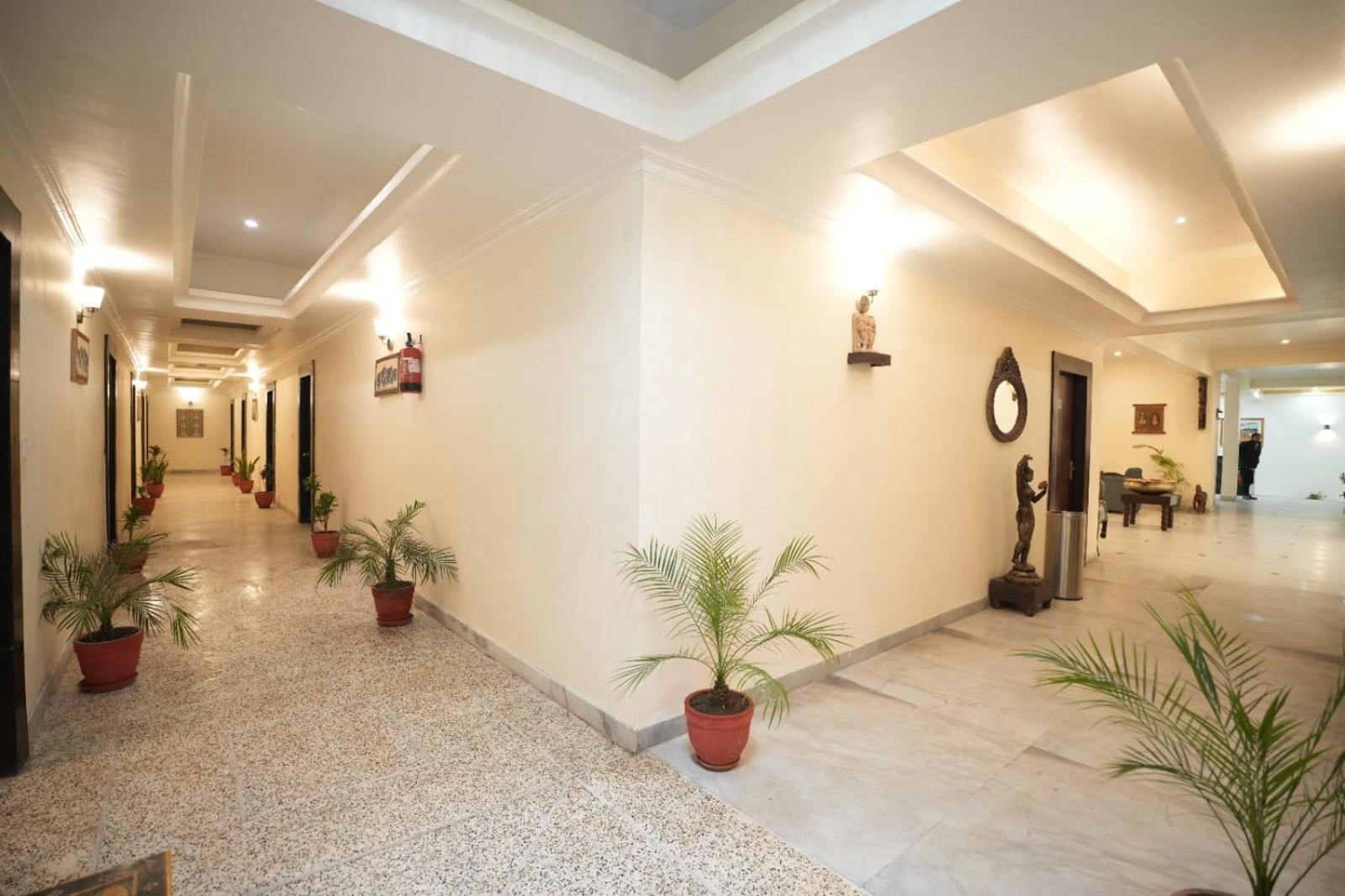 Gautam Hotels & Resorts Khajuraho Exterior photo