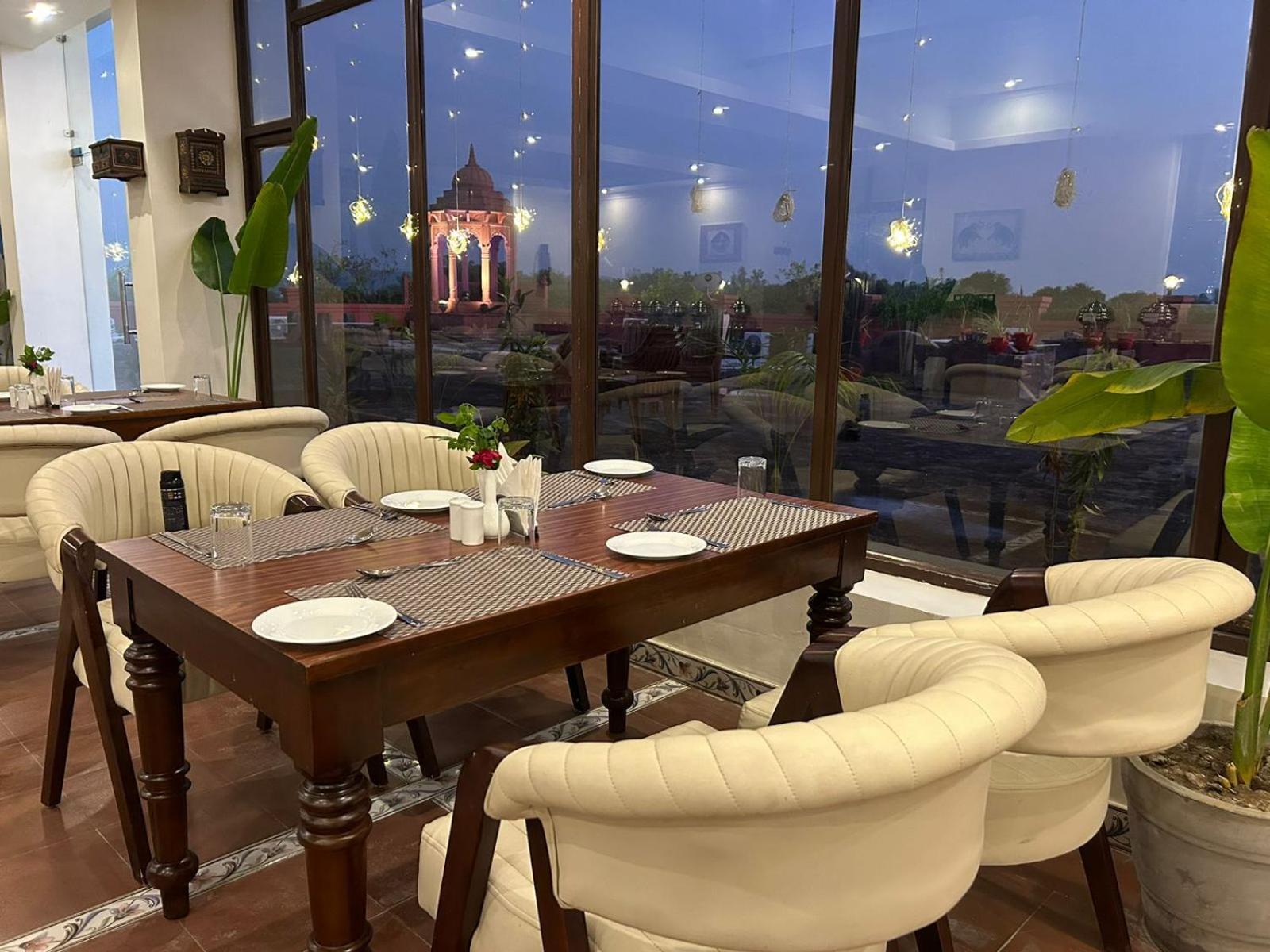 Gautam Hotels & Resorts Khajuraho Exterior photo